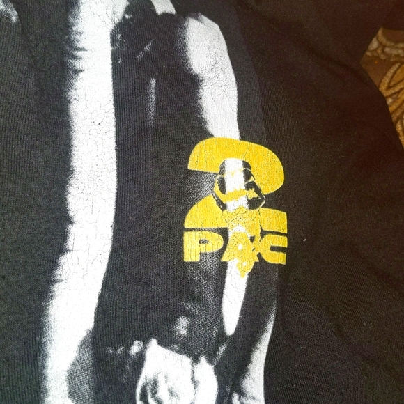 Tupac Shakur 2Pac T-shirt 🖤💛 - Picture 4 of 4